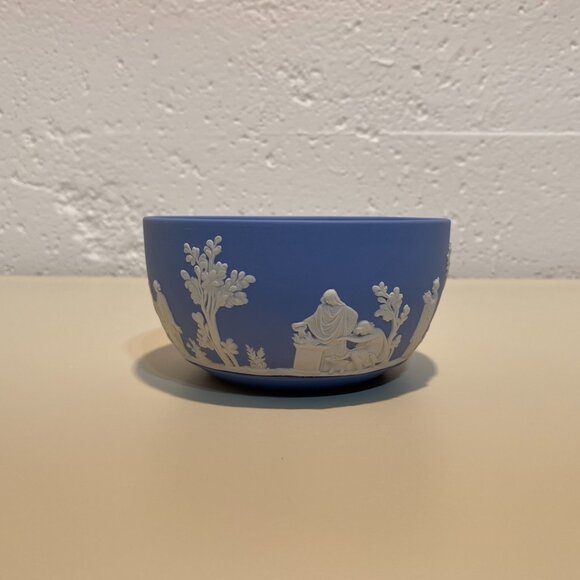 Wedgwood Blue Jasperware Small Round Bowl with White Motif - Picture 3 of 10